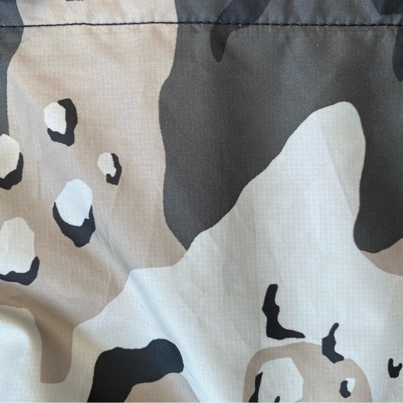 Northface WindWall WindBreaker Camo Hooded Jacket - Picture 5 of 10